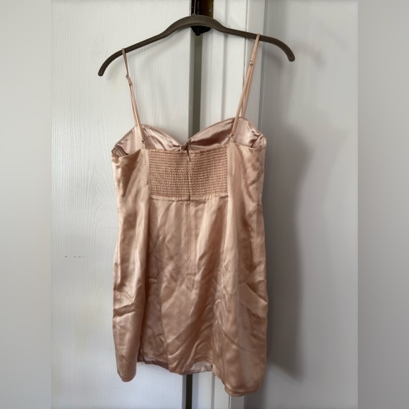 RETROFETE Cosmo Dress in Dusty Peach Satin Mini Cocktail - Picture 6 of 8